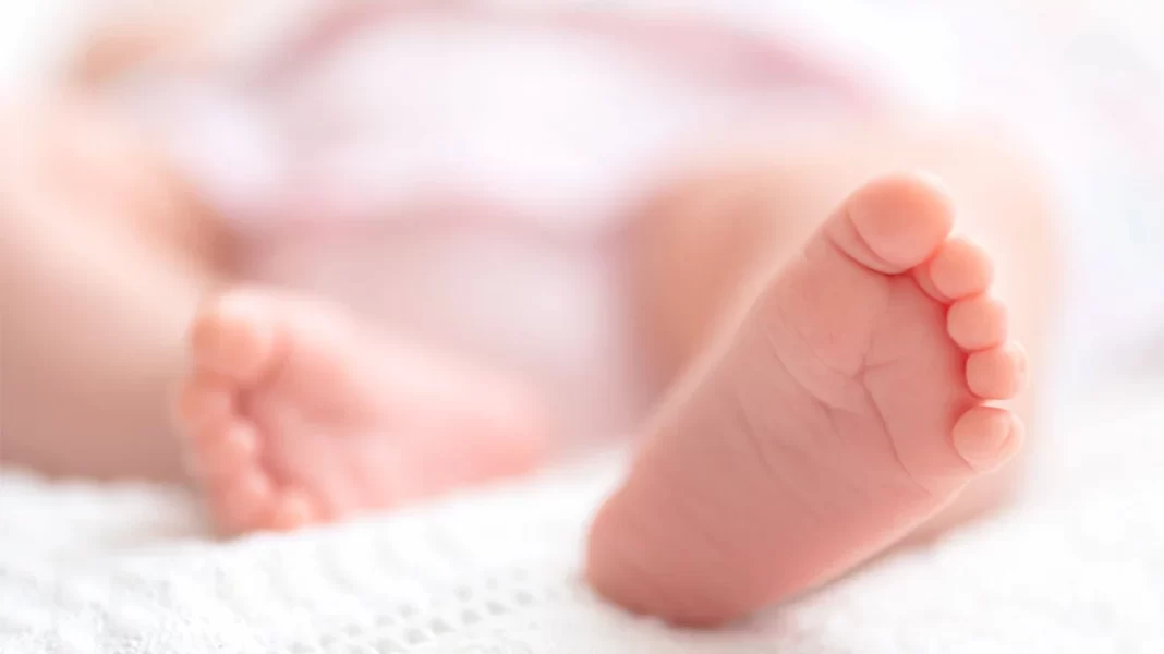 Δίνει μάχη να κρατηθεί στη ζωή το 35 ημερών βρέφος, που παραμένει στη ΜΕΘ
