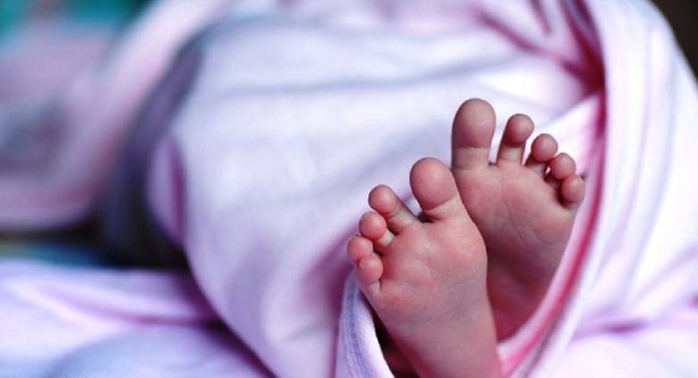 Βγήκε από την εντατική το ενός έτους κοριτσάκι που λιποθύμησε μετά από εισπνοή ναρκωτικών – «Φταίει ο πατέρας» λέει η μητέρα