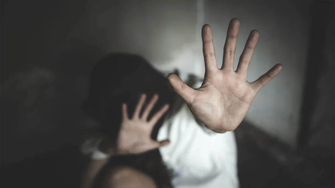 Ο διαρκής εφιάλτης ανήλικης από τον διαδικτυακό της φίλο - Την προέτρεψε να ακρωτηριάσει τα γεννητικά της όργανα