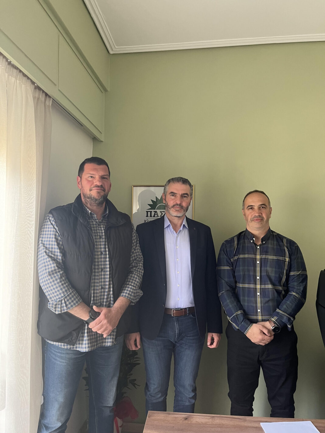 Συνάντηση του Βουλευτή Ρεθύμνης ΠΑΣΟΚ Μανόλη Χνάρη, με μέλη της Ένωσης Ειδικών Φρουρών Κρήτης