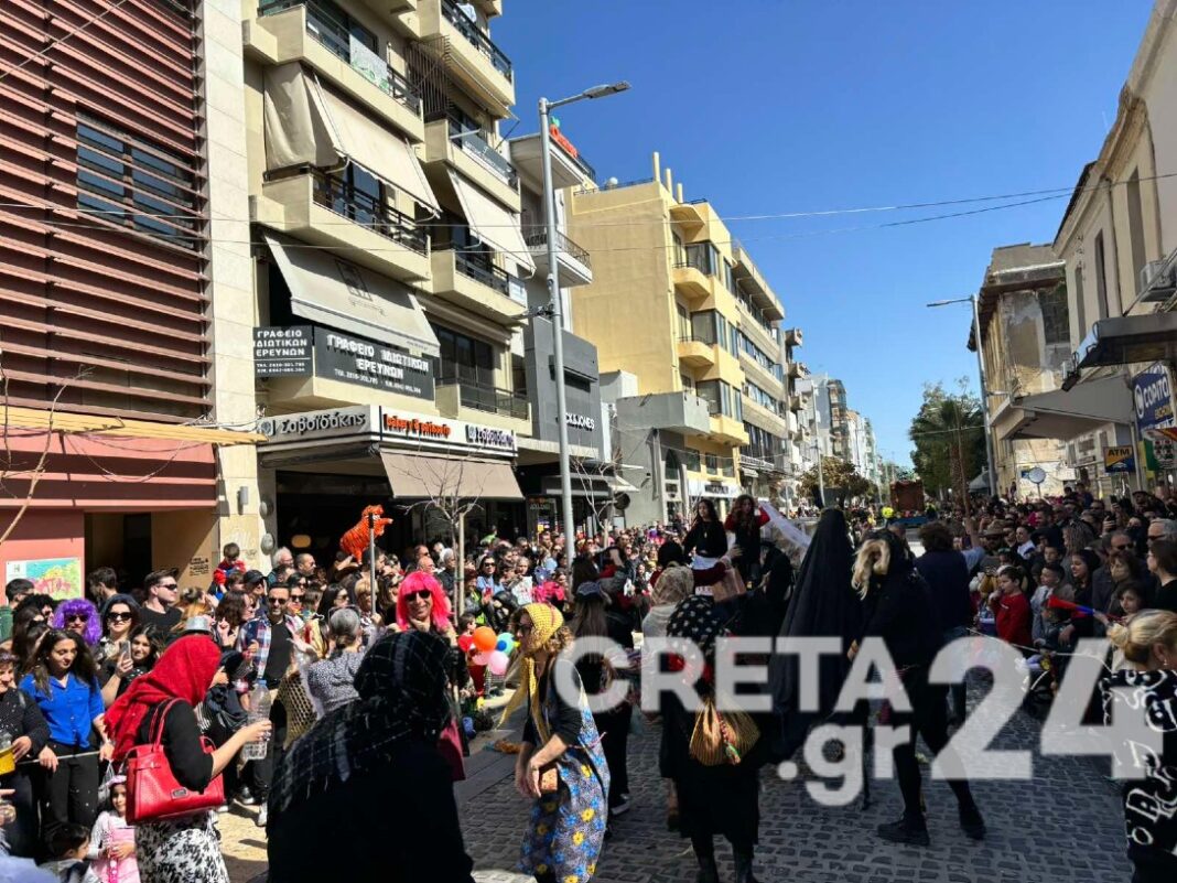 Καστρινό Καρναβάλι 2024: «Πλημμύρισε» καρναβαλιστές το κέντρο του Ηρακλείου