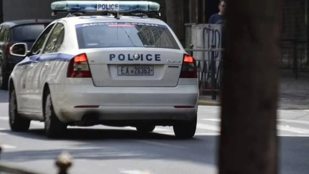 Χειροπέδες σε απότακτο αστυνομικό - Εμπλέκεται σε απόπειρα εκβίασης