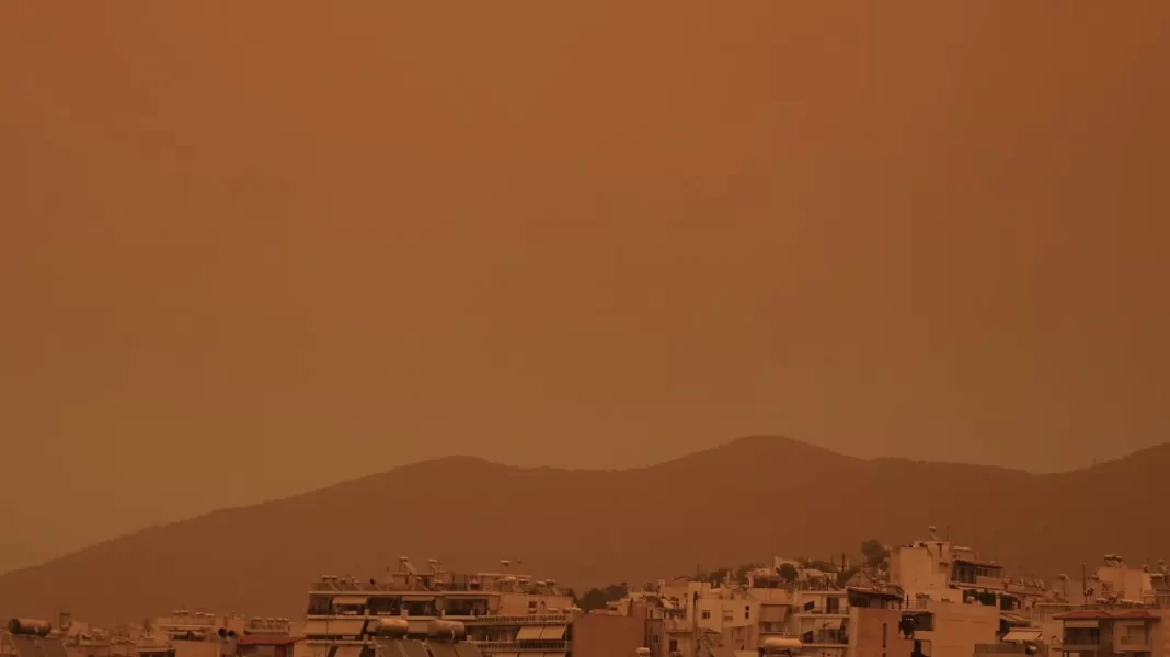 Meteo: Μοναδικά πλάνα από το κύμα αφρικανικής σκόνης που «σκέπασε» τη χώρα