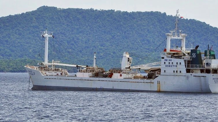 Ταϊλάνδη: Πλοίο τυλίχθηκε στις φλόγες – Σώοι όλοι οι επιβάτες
