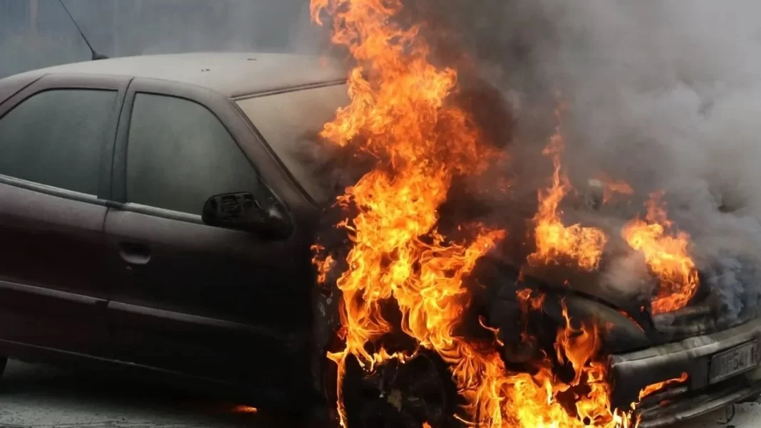 Φωτιά σε σταθμευμένο αυτοκίνητο – Πιθανός εμπρησμός