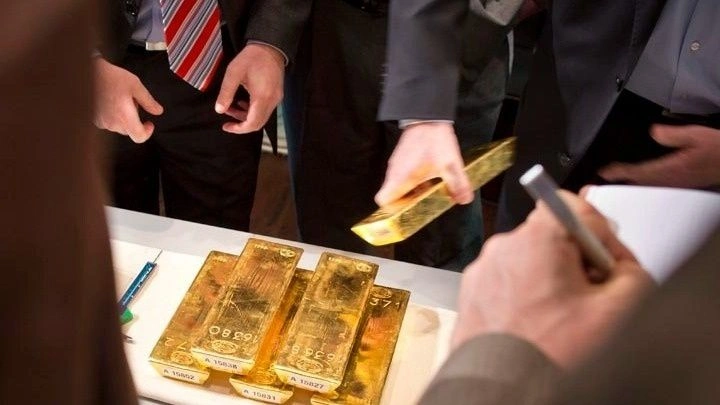 Τι κρύβει η «λάμψη» του χρυσού – Τα «στοιχήματα» για 3.000 δολάρια η ουγκιά