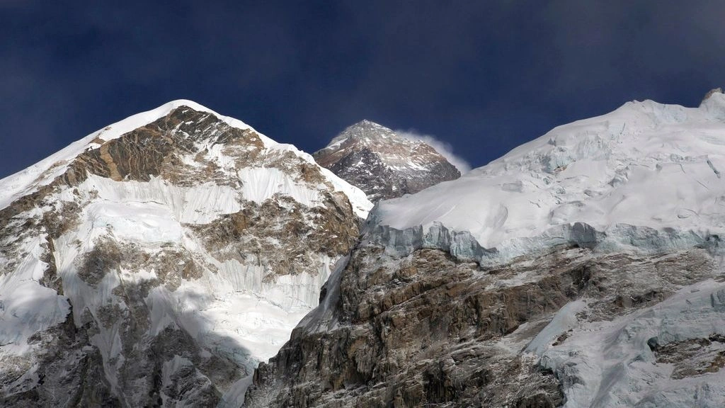 Η Κίνα ανοίγει ξανά την πρόσβαση στο Έβερεστ για ξένους ορειβάτες