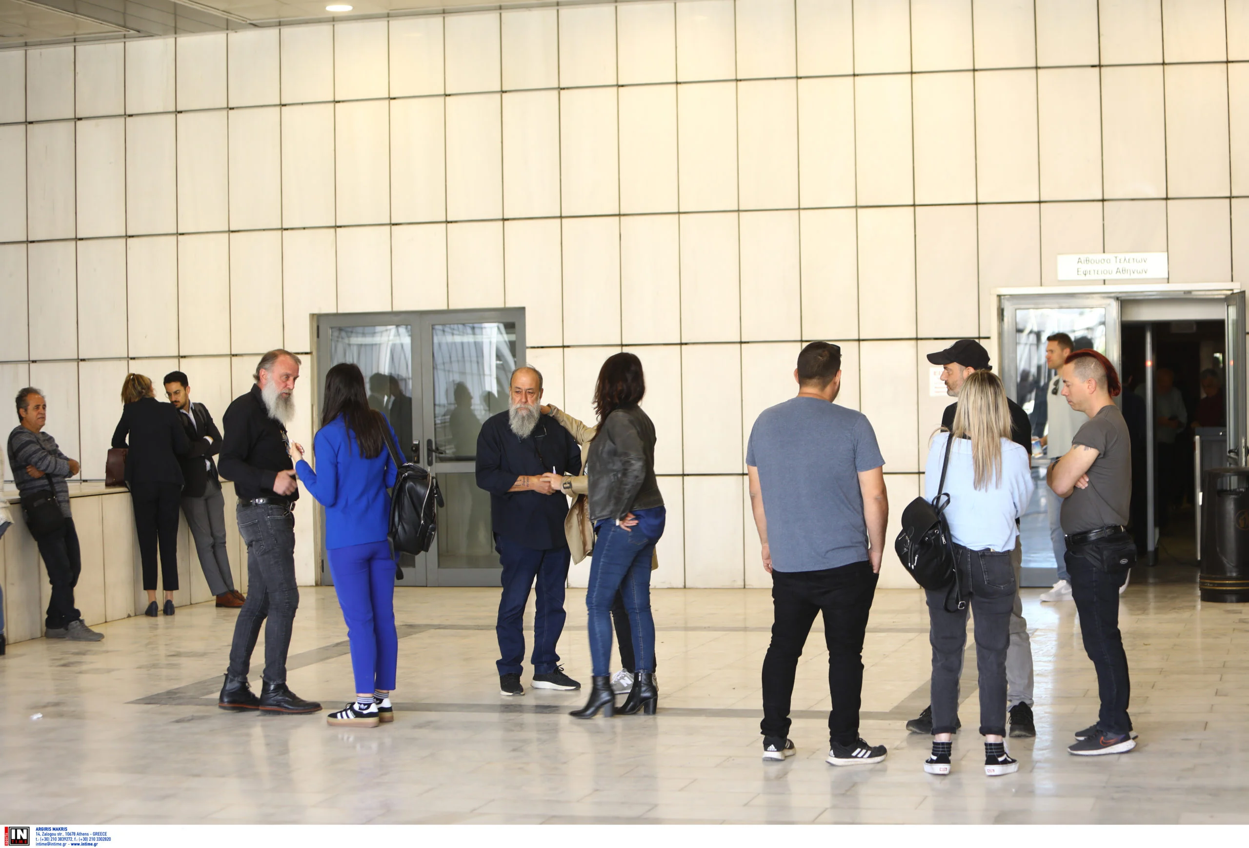 Επεισόδια στη δίκη για τη φωτιά στο Μάτι: Συγγενείς πέταξαν καρέκλες στου κατηγορουμένους