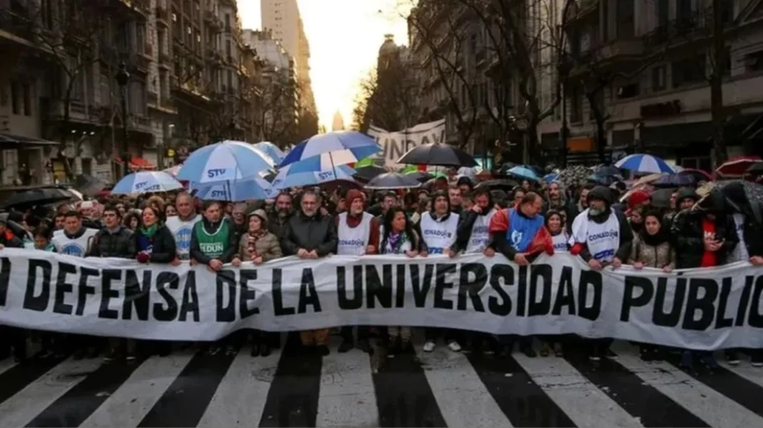 Μιλέι: Ο πρόεδρος της Αργεντινής δηλώνει πως δεν θα κλείσει δημόσια πανεπιστήμια