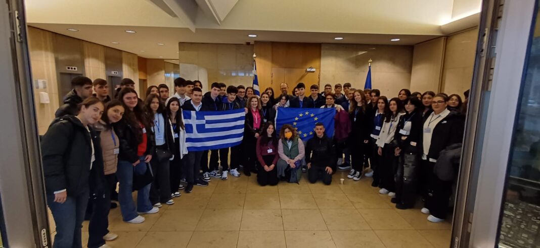 Μαθητές και εκπαιδευτικοί του 5ου Γενικού Λυκείου Ηρακλείου Κρήτης καλεσμένοι του Λευτέρη Αυγενάκη στο Ευρωπαϊκό Κοινοβούλιο