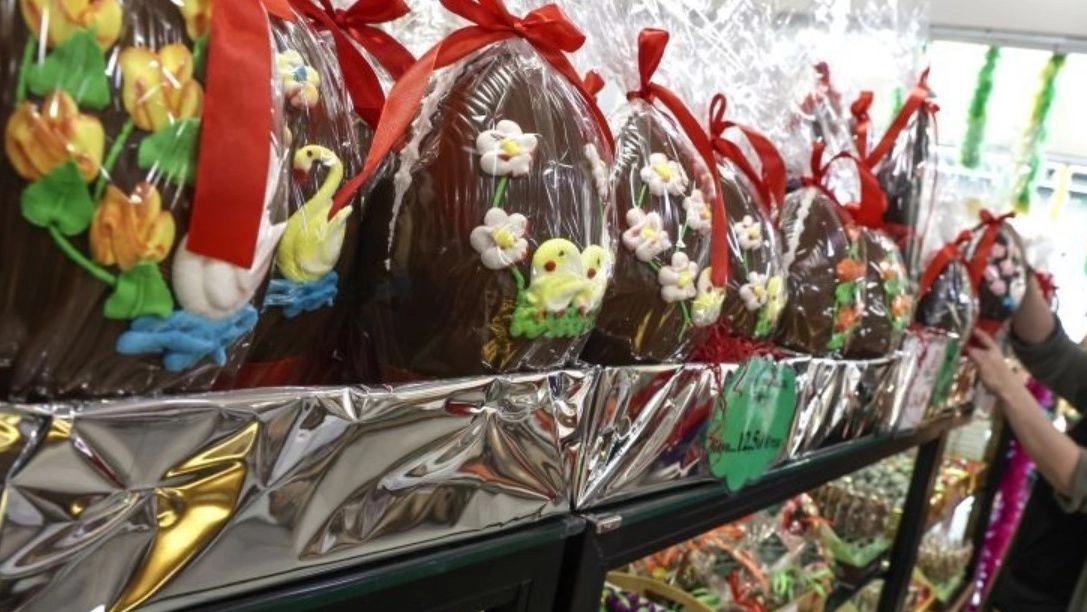 Η ακρίβεια αλλάζει τις συνήθειες των καταναλωτών και το Πάσχα – Πόσα θα ξοδέψουν