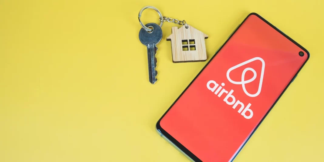 Airbnb: Τι αλλάζει στην πολιτική της από τον Ιούνιο -Το μήνυμα που έλαβαν οι χρήστες της πλατφόρμας