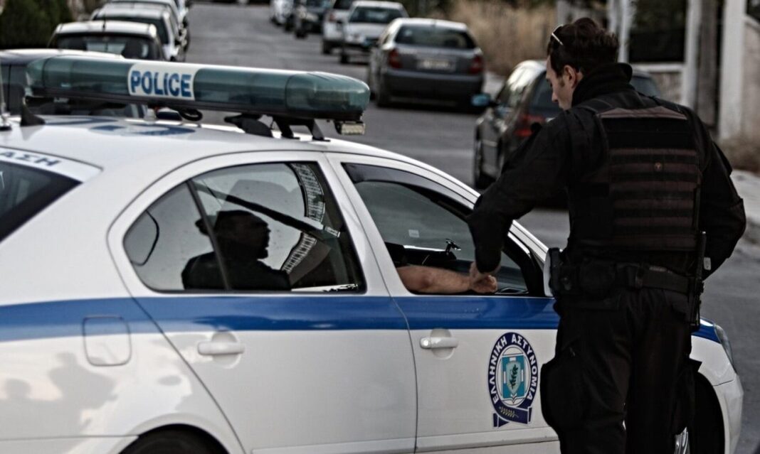 Τροχαίο δυστύχημα: Οδηγός προσέκρουσε με ΙΧ σε κολώνα της ΔΕΗ