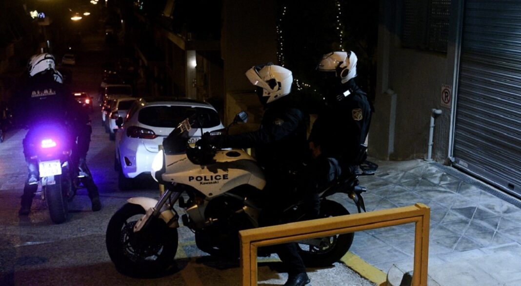 Ανήλικοι επιτέθηκαν σε δύο νεαρούς έξω από κατάστημα στη Θέρμη - Τέσσερις συλλήψεις