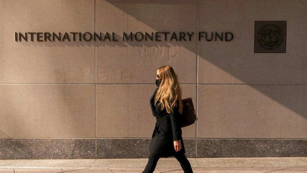 ΔΝΤ: Αυξητική η τάση του παγκόσμιου δημόσιου χρέους – Αποκλιμάκωση στην Ελλάδα