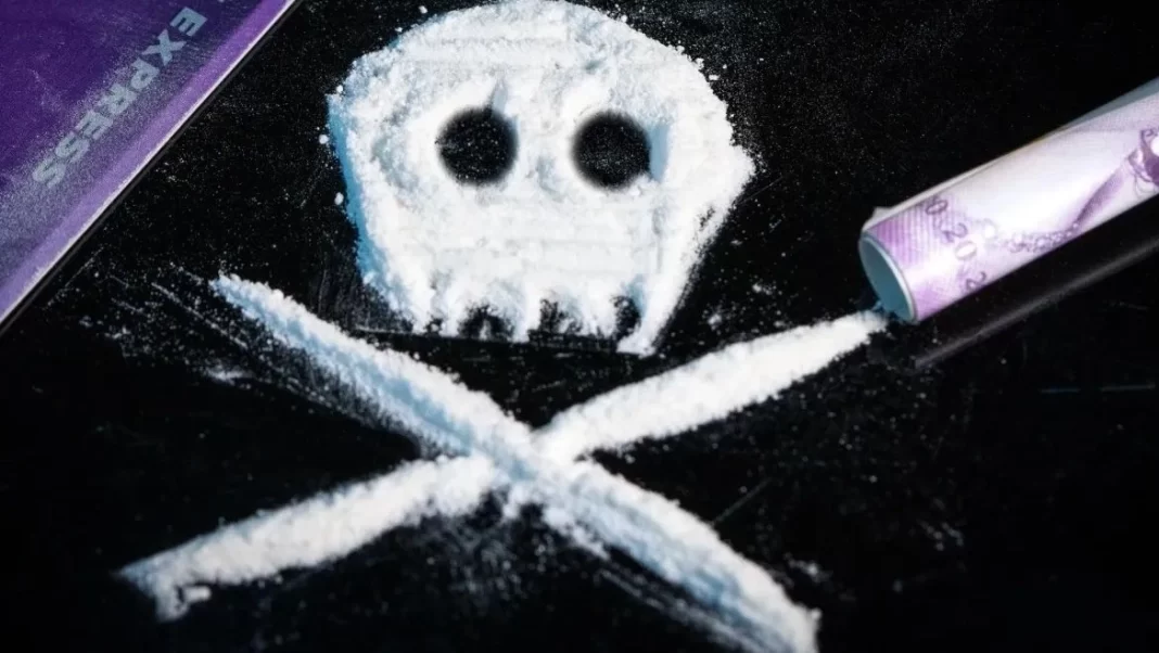 Έμπορος ναρκωτικών κράτησε ομήρους τα παιδιά και την σύντροφο «πελάτη» του