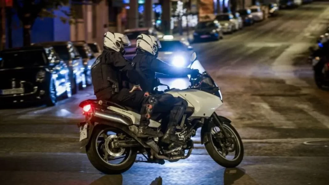 Νεαρή ξάφρισε κοσμήματα