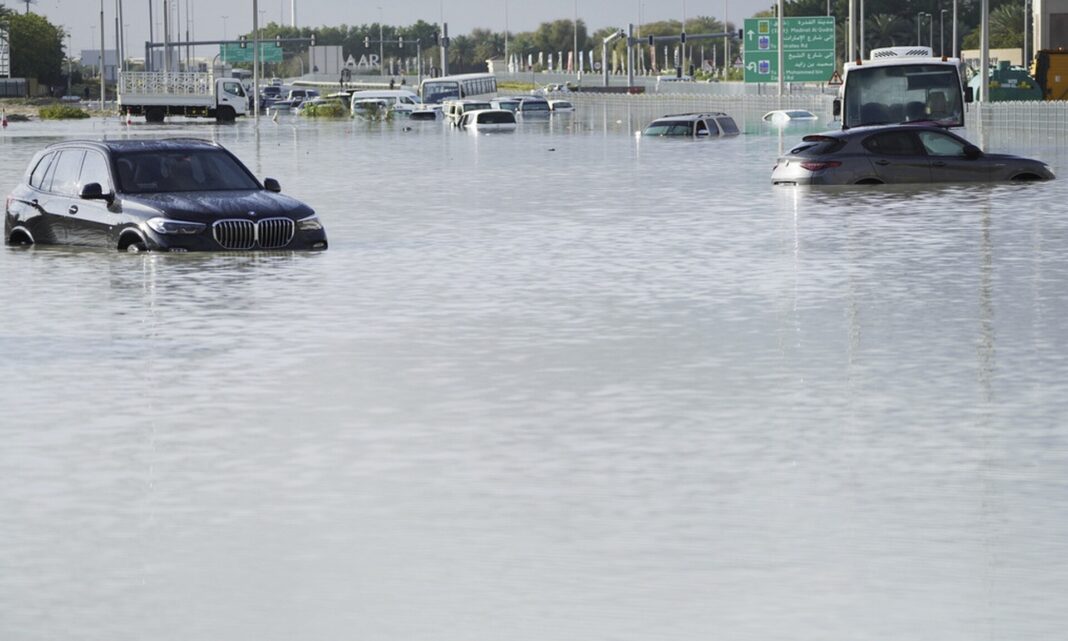 Θεομηνία στο Ντουμπάι: Βροχοπτώσεις 2 ετών σε 24 ώρες - Χάος στο αεροδρόμιο