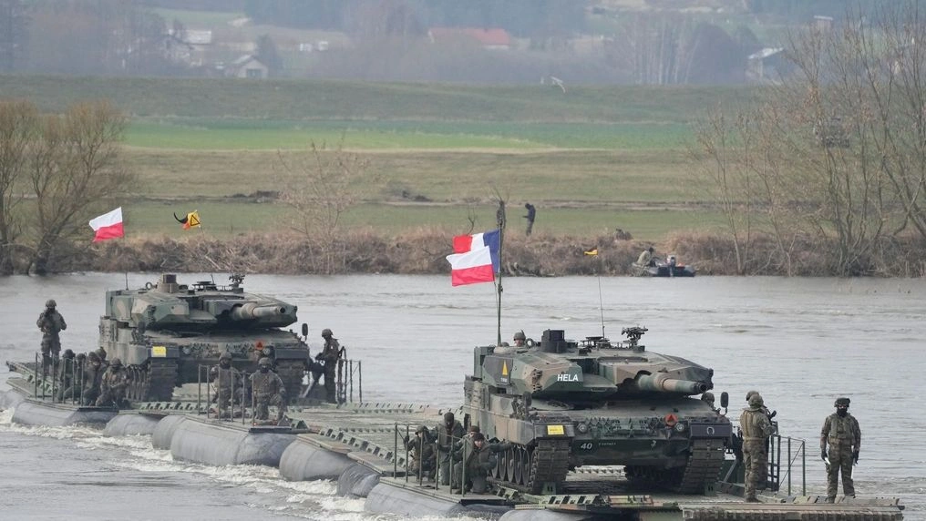 Ρωσία: Απειλεί την Πολωνία με χτύπημα αν το ΝΑΤΟ αναπτύξει στρατό και πυρηνικά όπλα στο έδαφός της