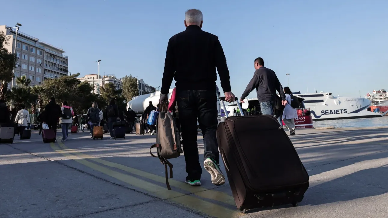 Φεύγουν οι πρώτοι εκδρομείς του Πάσχα – Στα ύψη οι κρατήσεις στα νησιά του Αιγαίου