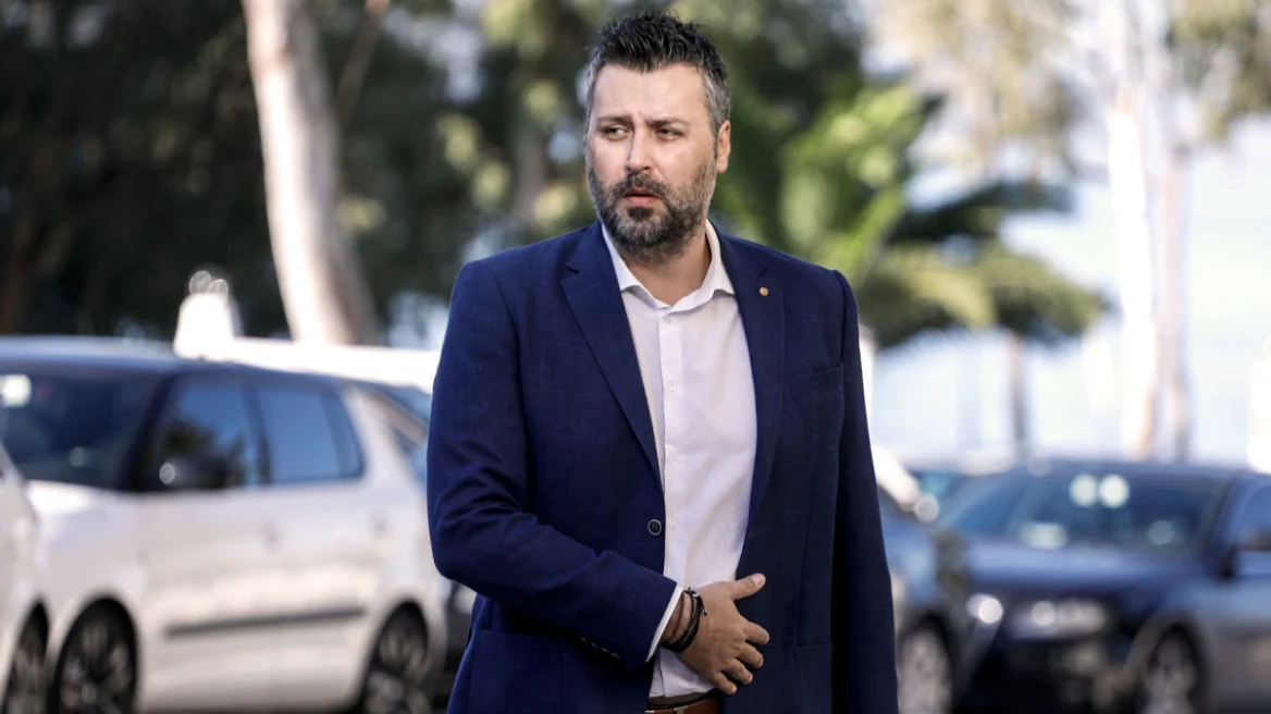 Γιάννης Καλλιάνος: Όλα θα πάρουν τον δρόμο της Δικαιοσύνης, λέει την ημέρα της κηδείας του πατέρα του