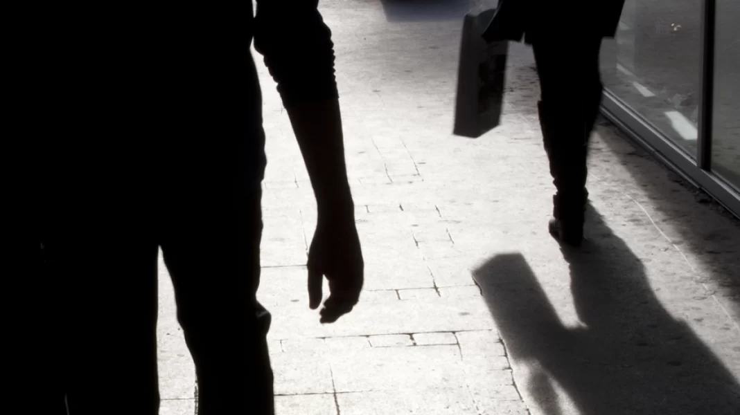 Στρατιωτικός και ο φίλος του παρενοχλούσαν κοπέλες εδώ και ενάμιση χρόνο