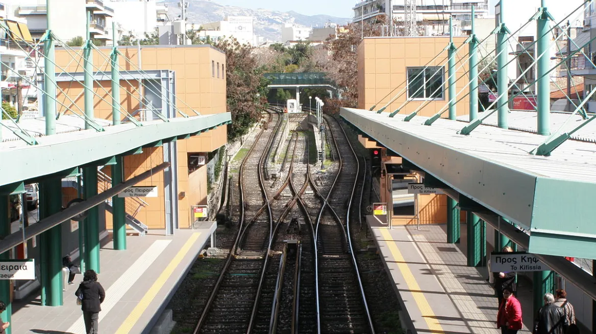 Νεκρός άνδρας που έπεσε στις γραμμές του ΗΣΑΠ