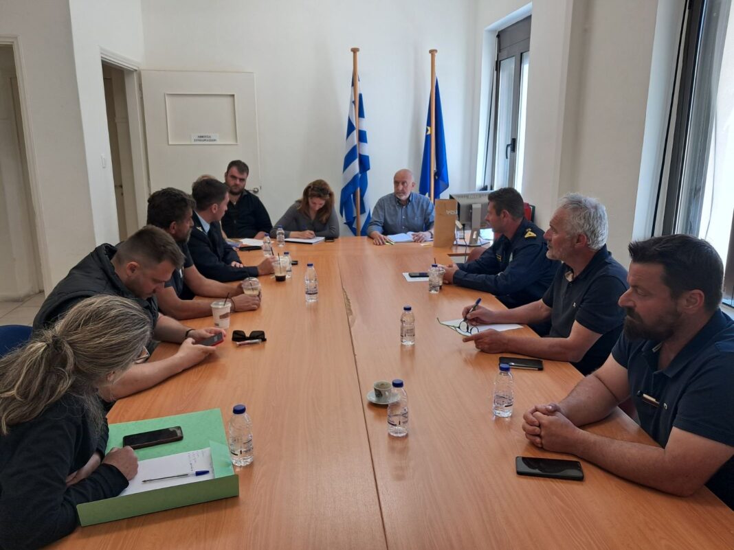 Συνάντηση Δημάρχου Σφακίων με στελέχη της Αστυνομίας και του Λιμενικού Σώματος