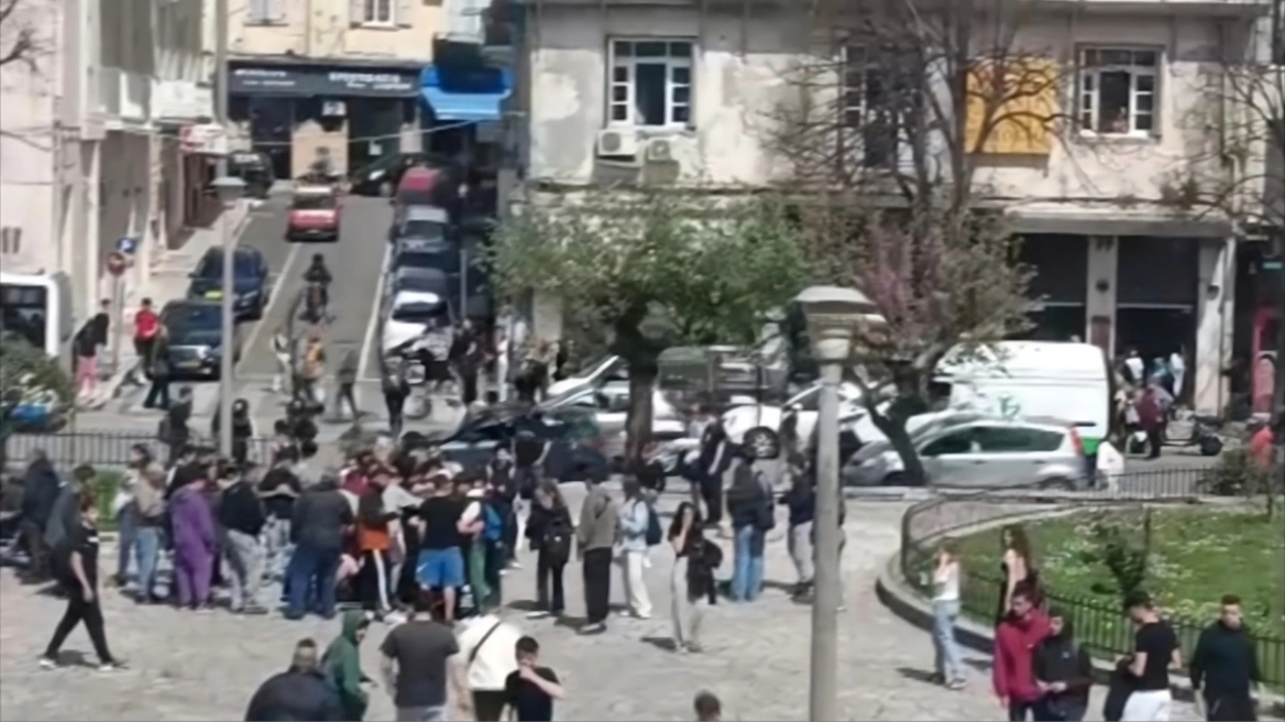 Ερωτικό το κίνητρο πίσω από τα μαχαιρώματα – Βίντεο από τη στιγμή της συμπλοκής των μαθητών