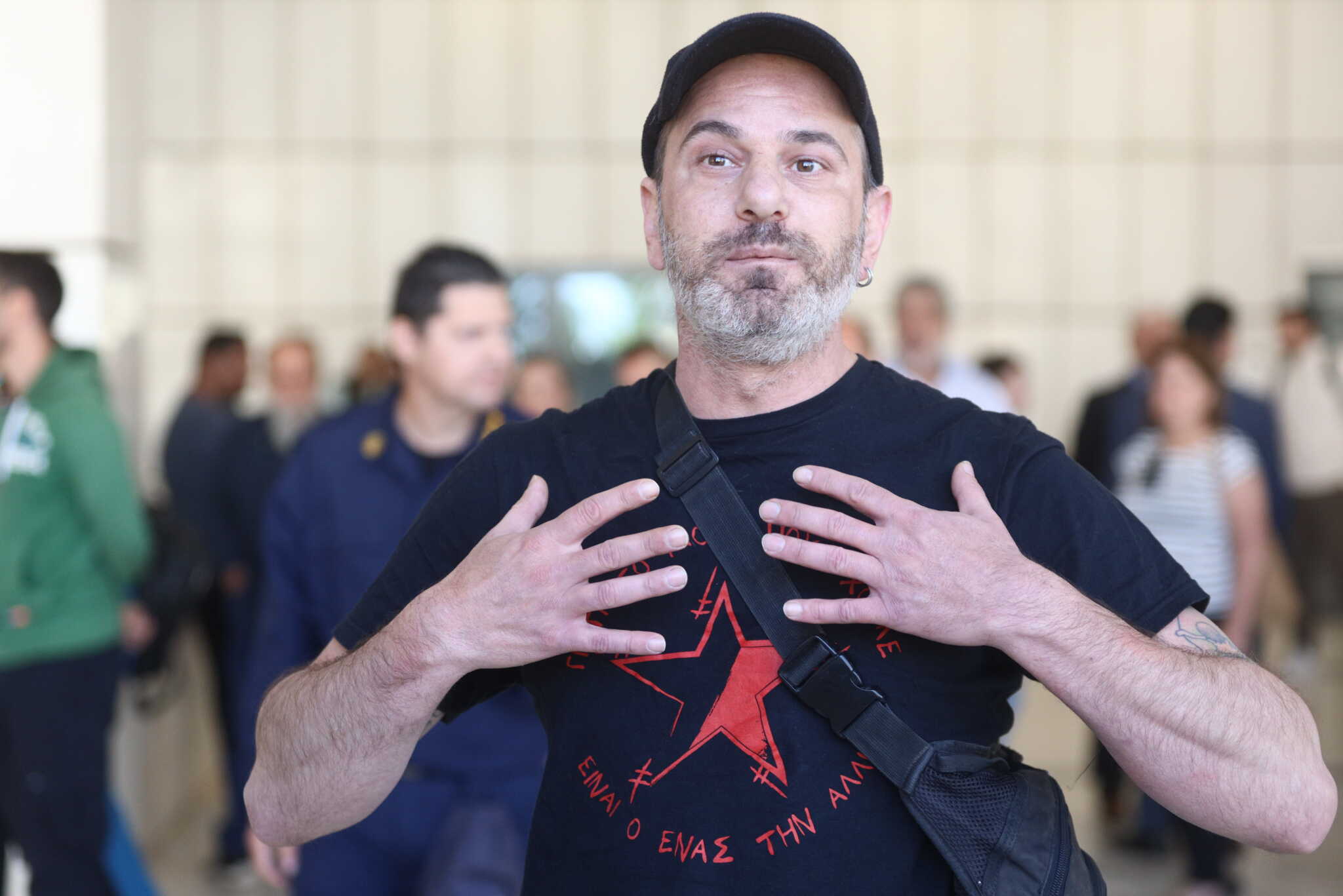 Μάτι: «Ντροπή στο δικαστήριο!» – «Εύχομαι οι τύψεις να τους κάνουν να τρελαθούν και να τους μισήσουν τα παιδιά τους»