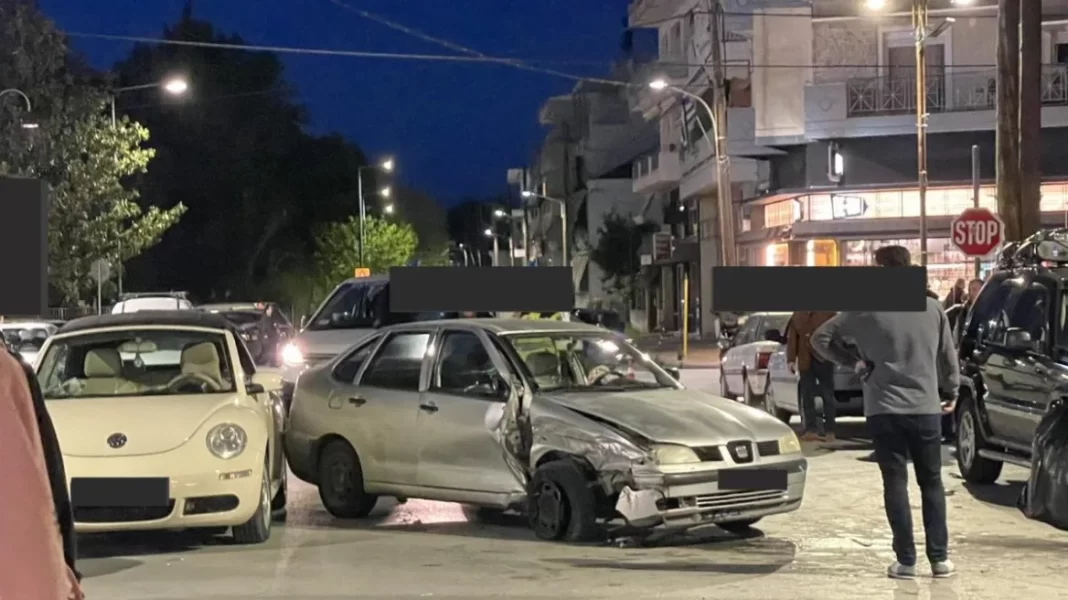 Καραμπόλα 5 αυτοκινήτων – Τραυματίστηκε 15χρονος που βρισκόταν ανάμεσά τους