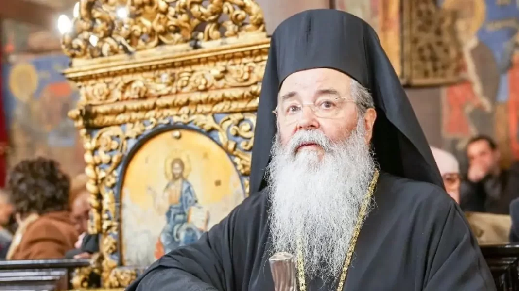 Ο μητροπολίτης Σερβίων και Κοζάνης παρομοίασε τις γυναίκες με κλώσσες: Να γυρίσουν σπίτι τους και να μαζέψουν τα πουλάκια τους