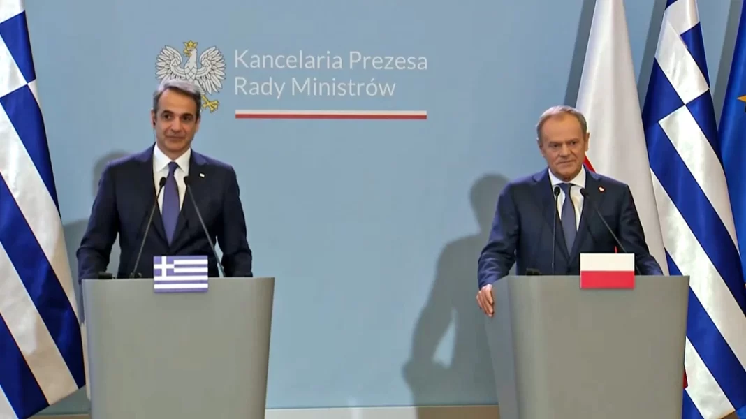Μητσοτάκης: «Πρέπει να προστατεύσουμε τα σύνορά μας» - Οι κοινές δηλώσεις με τον Τουσκ στη Βαρσοβία