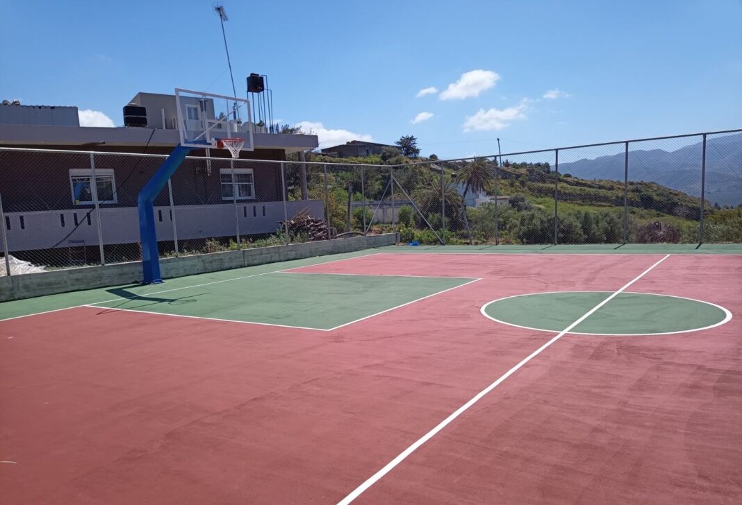 Ολοκληρώθηκαν οι εργασίες συντήρησης και αναβάθμισης του γηπέδου μπάσκετ στον Σοκαρά