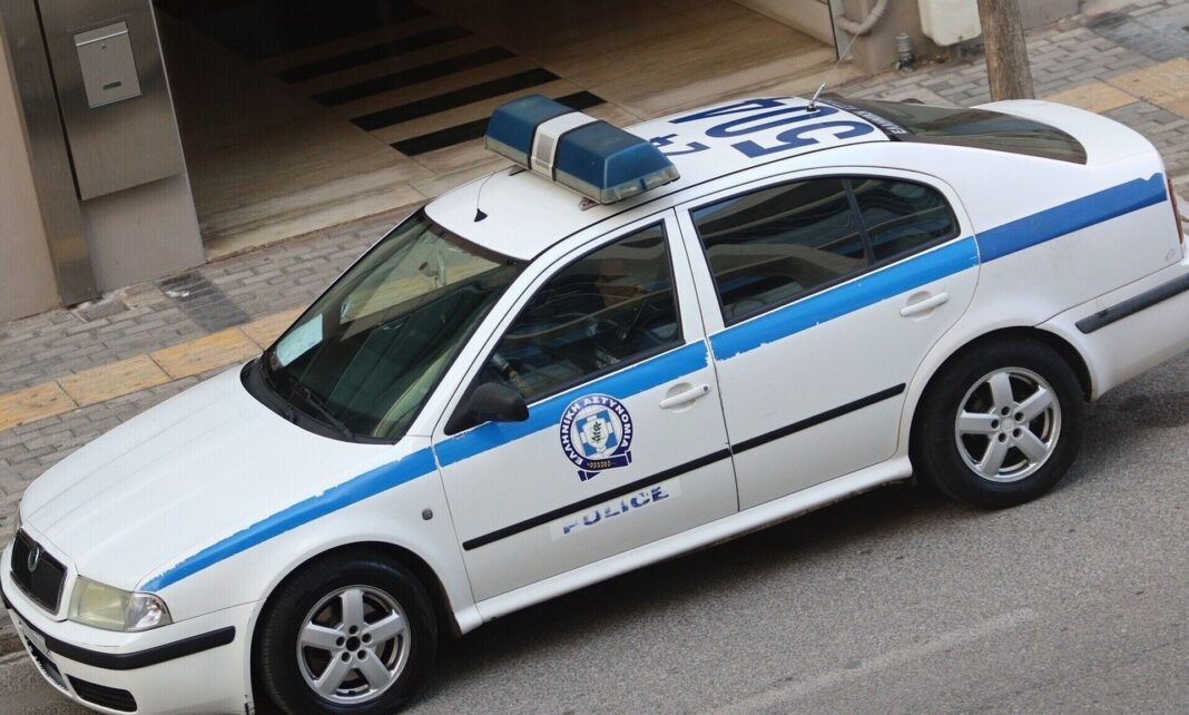 Απειλούσε να πέσει στο κενό από τον 4ο όροφο - Μεγάλη κινητοποίηση των Αρχών