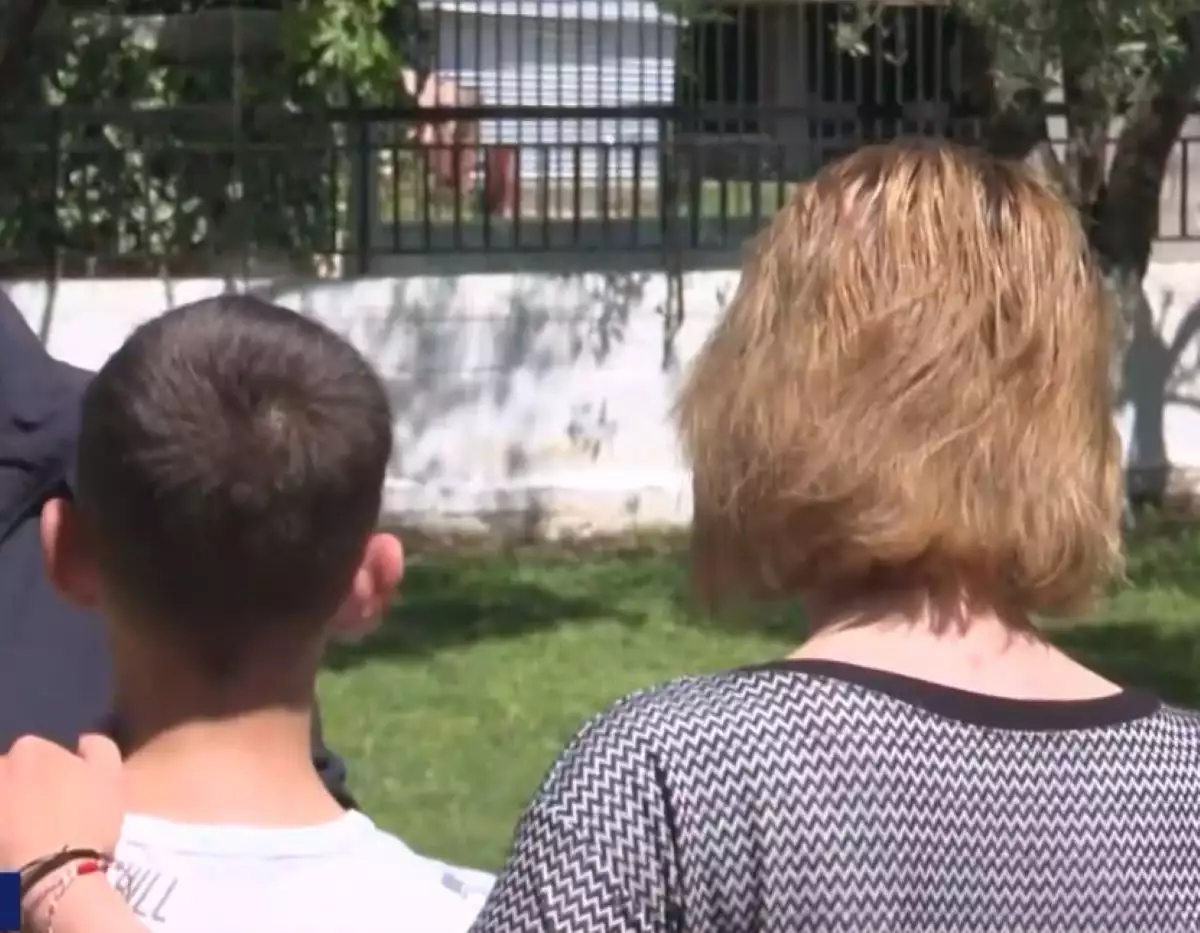 «Με κυνήγησε και μου έσβησε τσιγάρο στο μάγουλο» λέει ο 14χρονος που του επιτέθηκε 15χρονος