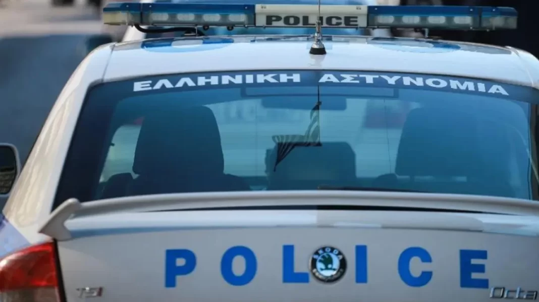 Χτύπησε με ένα ξύλο την κόρη του και της έσπασε δύο δάχτυλα