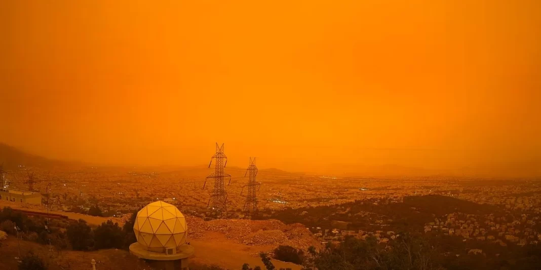 Πώς η σκόνη σκέπασε την Αττική και στη συνέχεια εξαφανίστηκε -Απόκοσμο time-lapse βίντεο του Meteo
