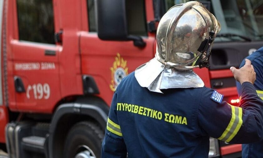 Αυτοκίνητο τυλίχθηκε στις φλόγες – Η άμεση αντίδραση του 19χρονου οδηγού