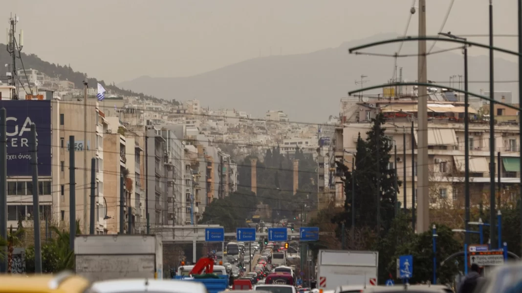 Καιρός: Τοπικές βροχές και σταδιακή πτώση της θερμοκρασίας έως το σαββατοκύριακο