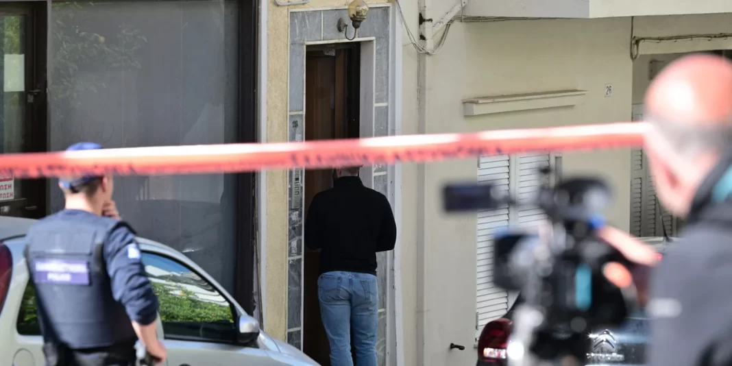 Ηλιούπολη: Βρέθηκε αίμα στους τοίχους, τι εκτιμούν οι Αρχές -Οι καβγάδες μητέρας-γιου, οι περίεργες συμπεριφορές του