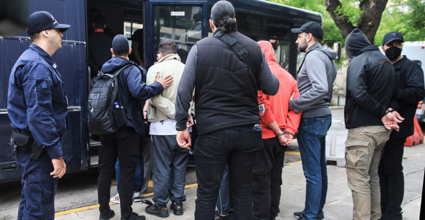 Οπαδική βία: Απολογούνται οι τελευταίοι 32 κατηγορούμενοι - 7 προφυλακίστηκαν, 24 ελεύθεροι με περιοριστικούς όρους