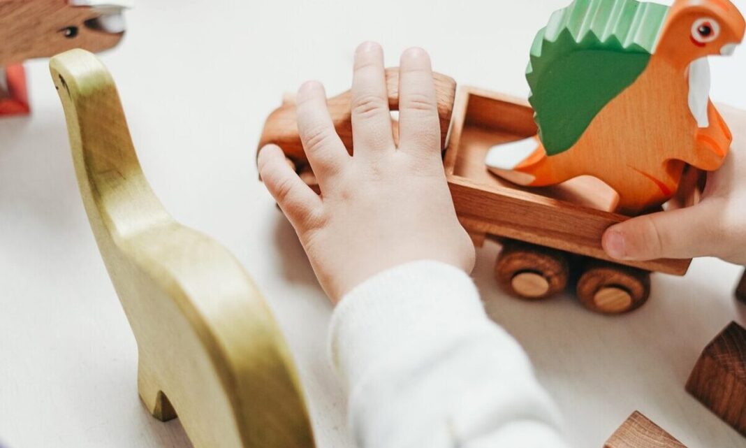 Οργή για τη νηπιαγωγό που κλείδωνε παιδάκια σε αποθήκη - «2-3 λεπτά τα κρατούσα, πώς κάνετε έτσι;»