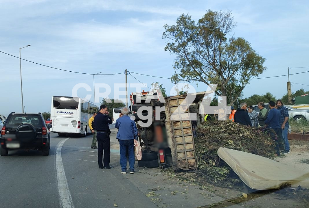 Κρήτη: Σφοδρή σύγκρουση αυτοκινήτου με φορτηγό δήμου – Δύο τραυματίες