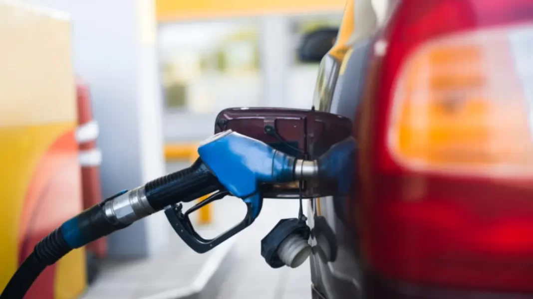 Βενζίνη: Λίγο κάτω από τα €2 η αμόλυβδη για τους πασχαλινούς ταξιδιώτες