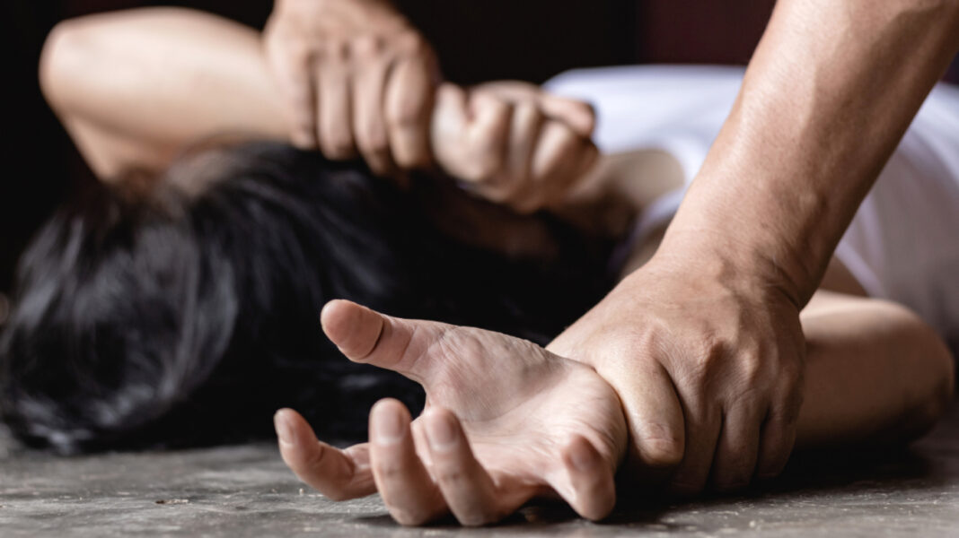 Συνελήφθη 45χρονος για ενδοοικογενειακή βία μετά από καταγγελία της συζύγου του