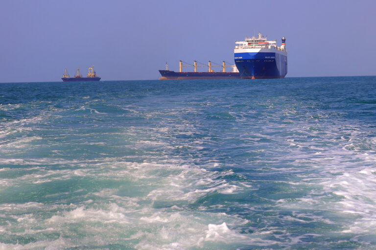 Υεμένη: Εμπορικό πλοίο ανέφερε πυραυλικό πλήγμα – «Ασφαλείς πλοίο και πλήρωμα προχωρούν στο επόμενο λιμάνι-σταθμό»