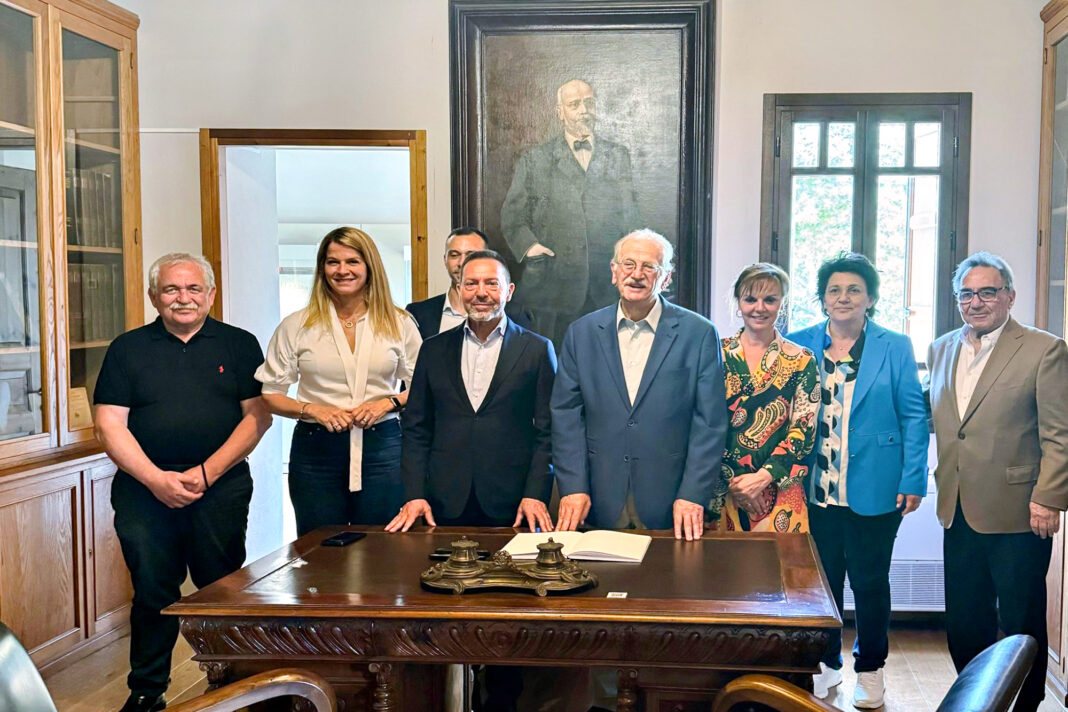 Ο διοικητής της Τράπεζας της Ελλάδος, Γιάννης Στουρνάρας στην οικία Βενιζέλου στη Χαλέπα