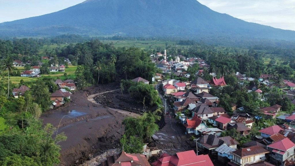 Ινδονησία: Τουλάχιστον 41 νεκροί και 17 αγνοούμενοι από πλημμύρες