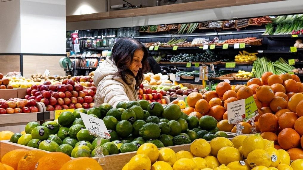 Πώς να αποθηκεύσετε μισό λεμόνι και 16 ακόμη τρόποι να διατηρήσετε φρέσκα τα τρόφιμα σας